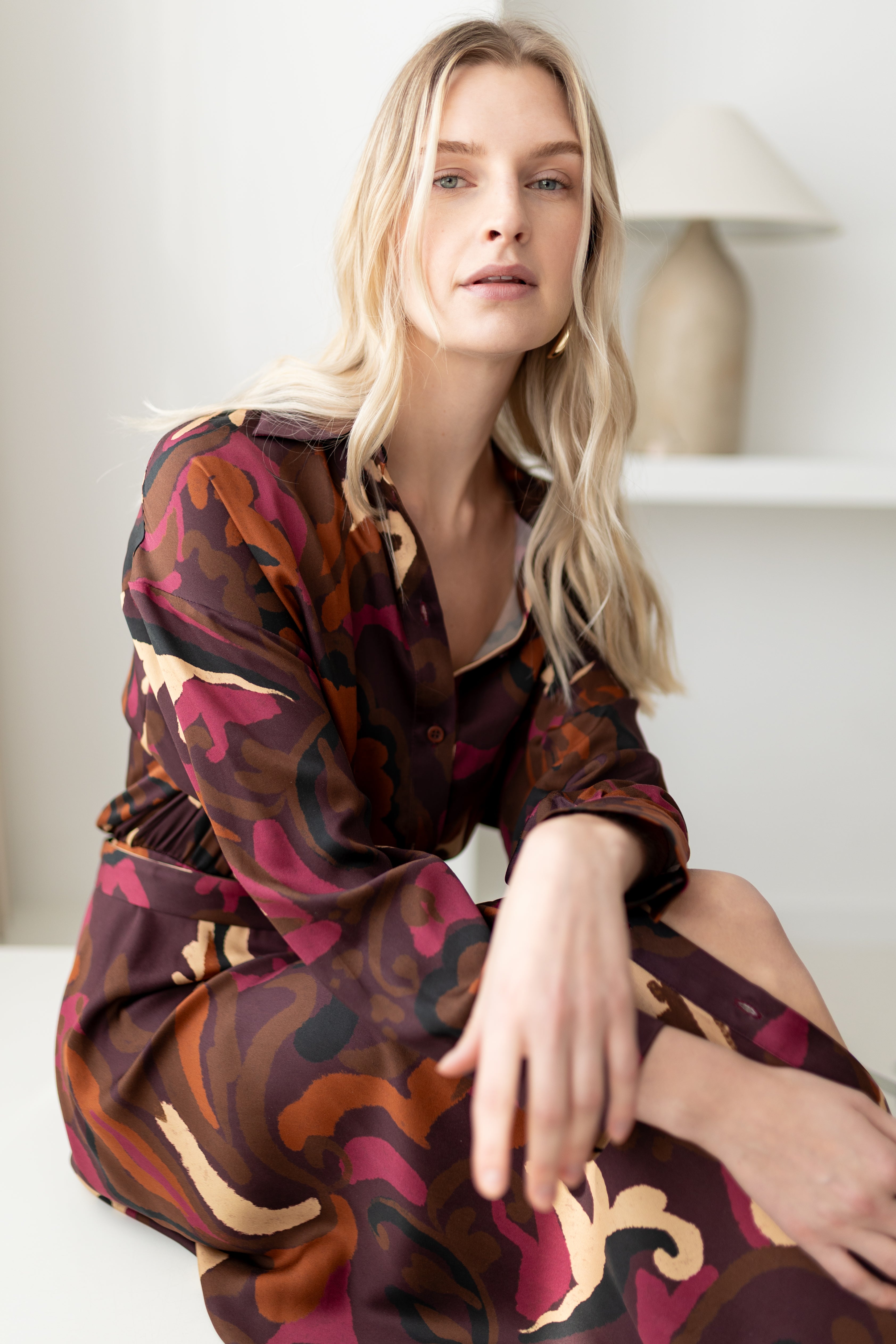 MEGARA Ruda rožinė spausdinta oversize midi marškinių suknelė su kimono rankovėmis