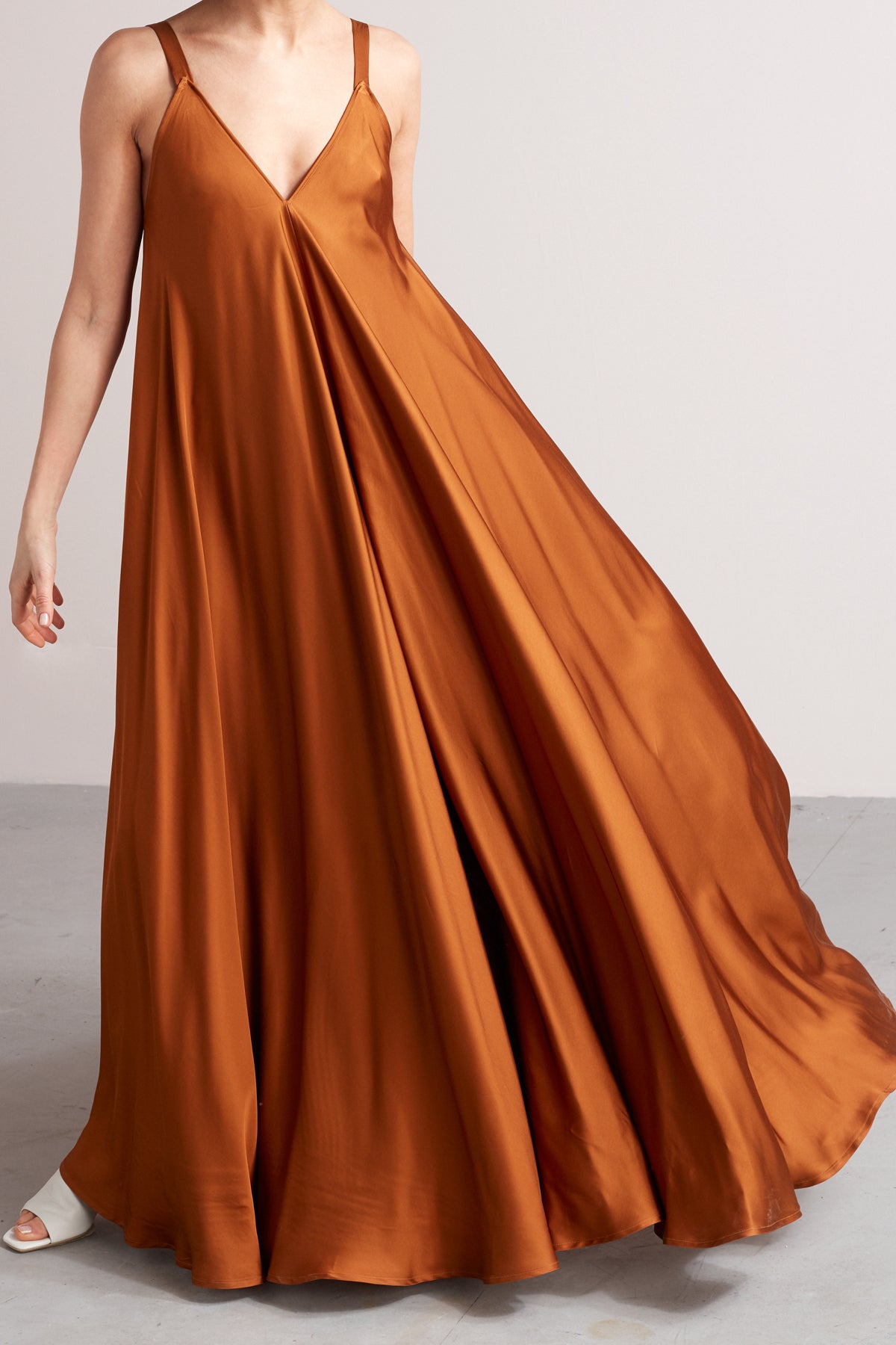 MALIA fluttering maxi dress in bronze