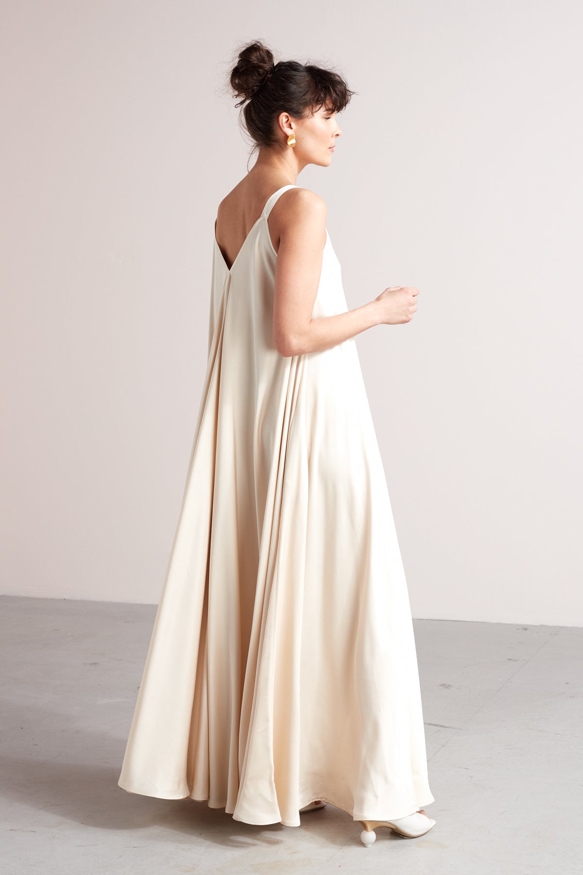 MALIA fluttering maxi dress in light cream