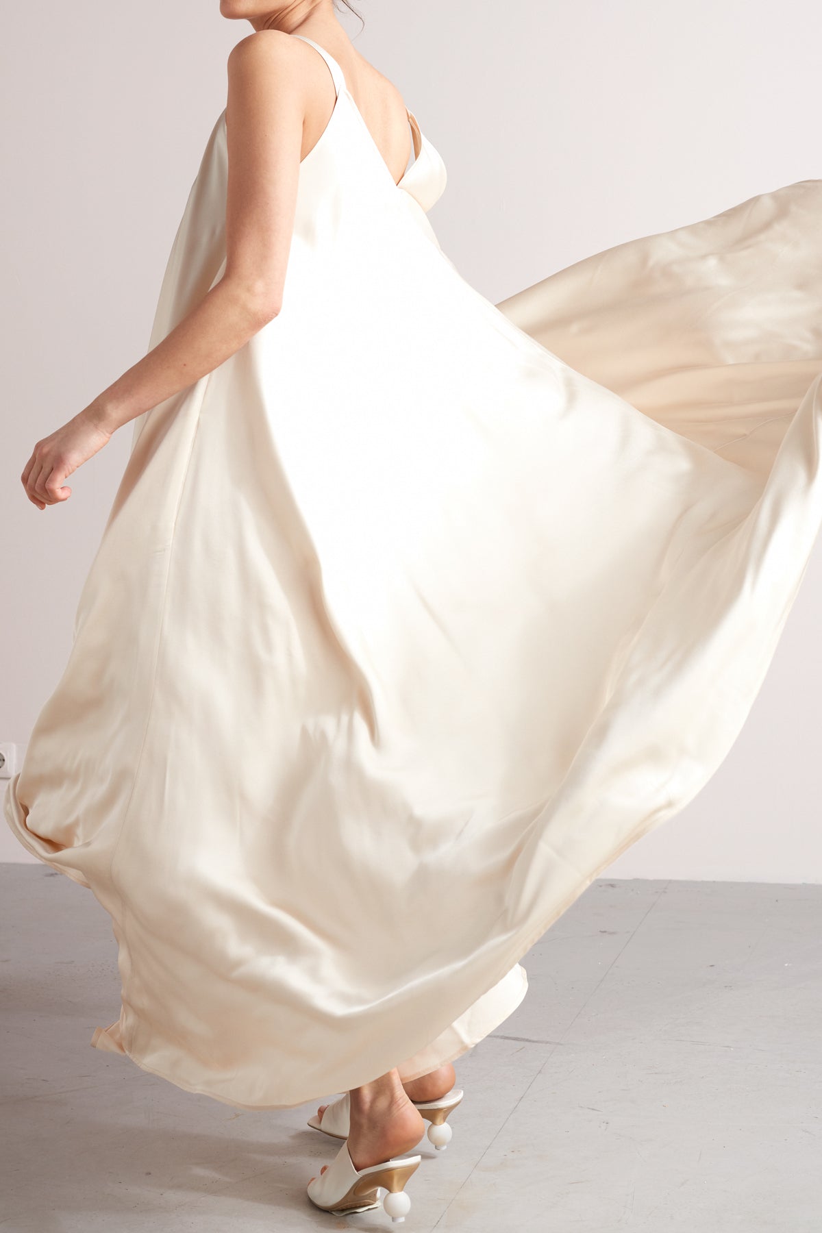 MALIA fluttering maxi dress in light cream