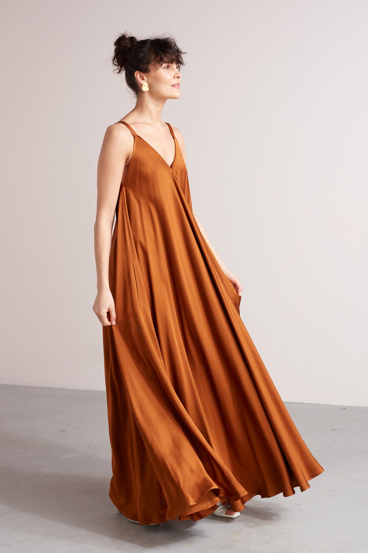 MALIA fluttering maxi dress in bronze