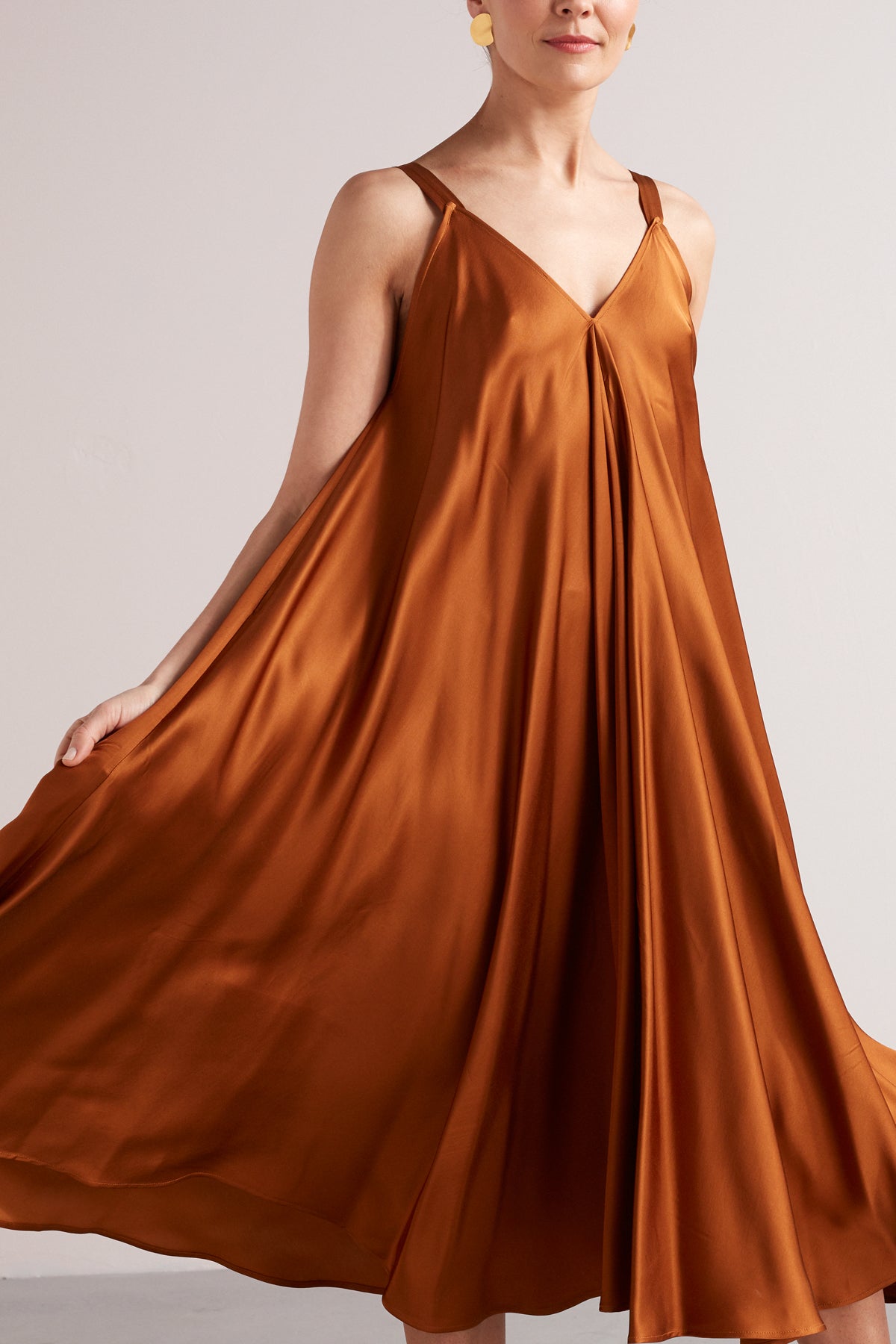 MONA fluttering midi dress in bronze