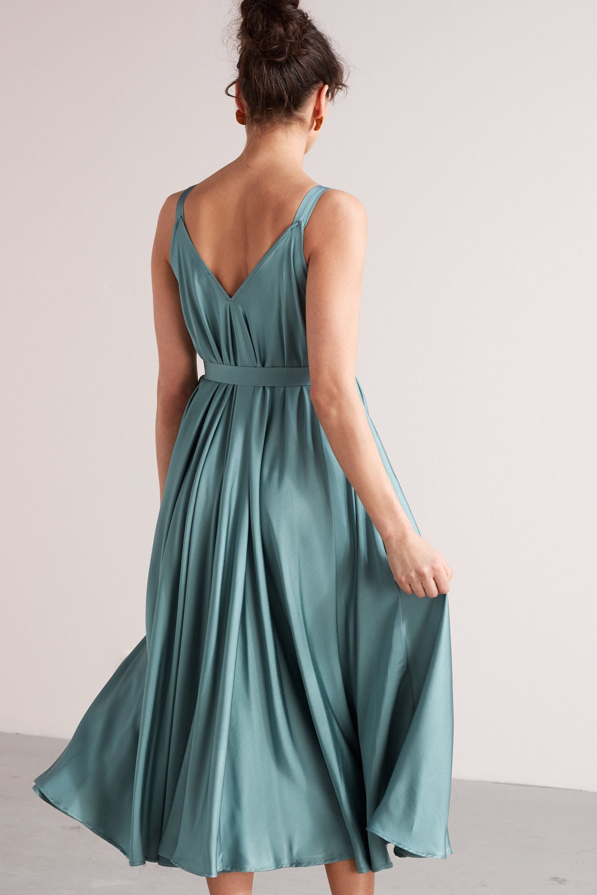 MONA fluttering midi dress in stone blue