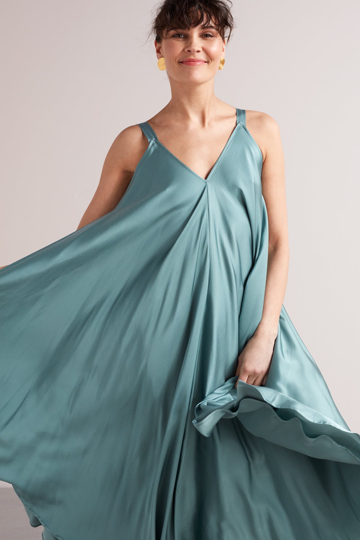 MONA fluttering midi dress in stone blue