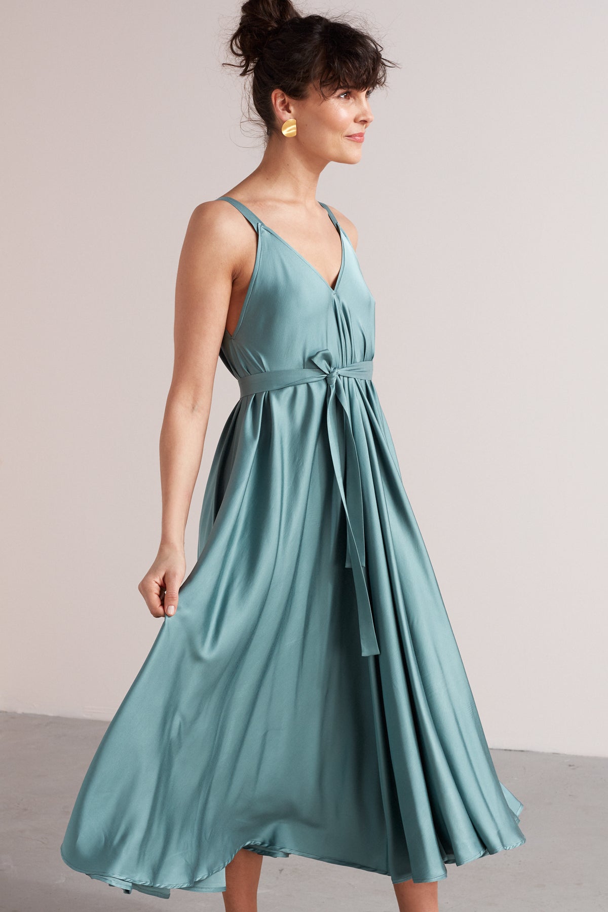 MONA fluttering midi dress in stone blue