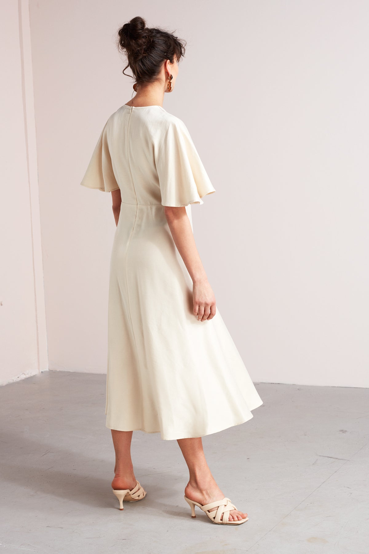 NORA midi butterfly sleeves dress in light cream