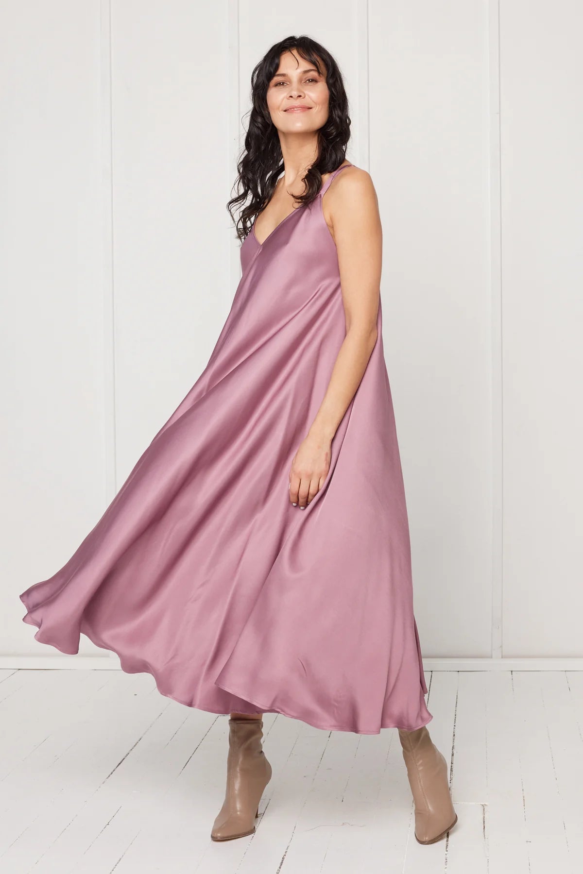 MONA fluttering midi dress in purple