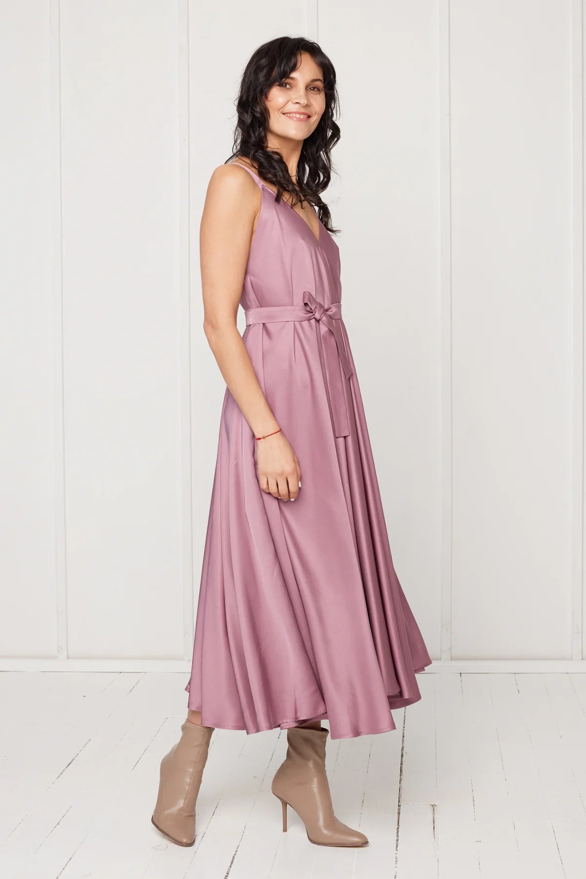 MONA fluttering midi dress in purple