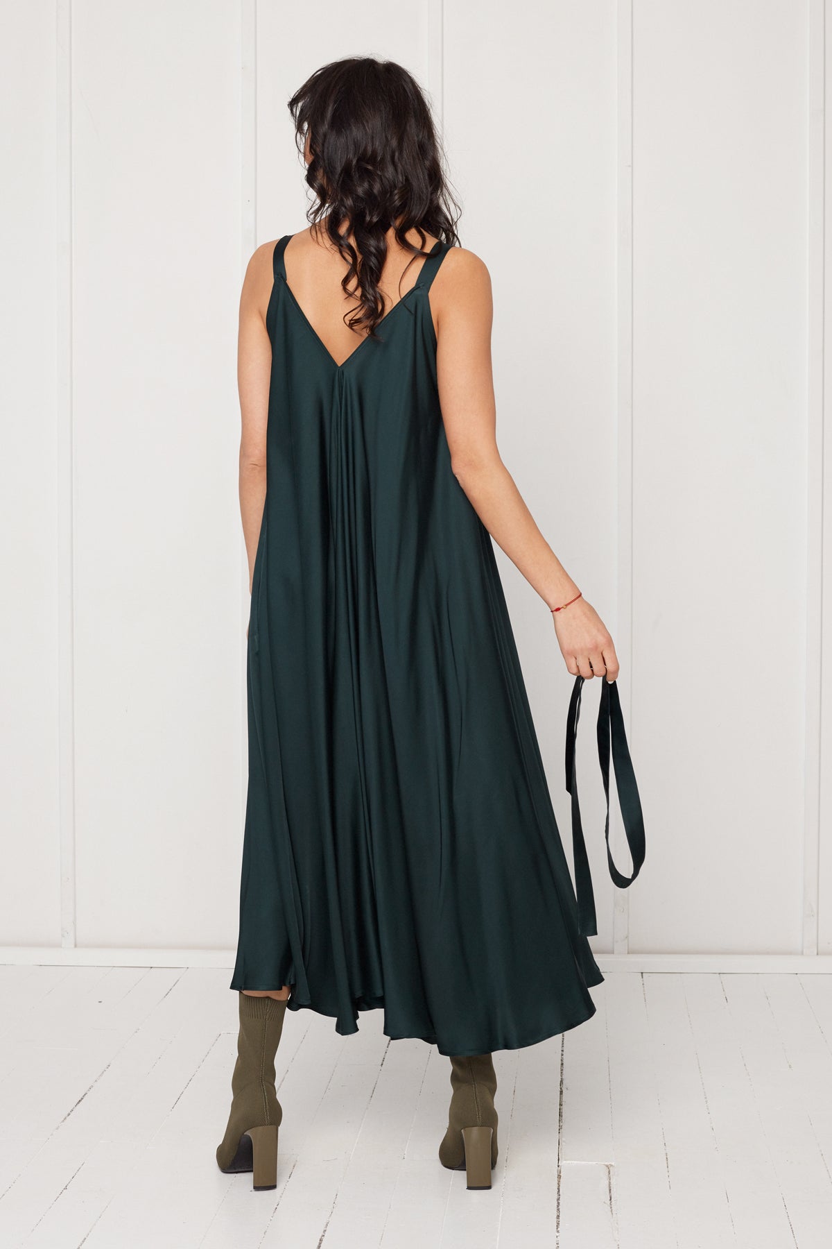 MONA fluttering midi dress in dark green
