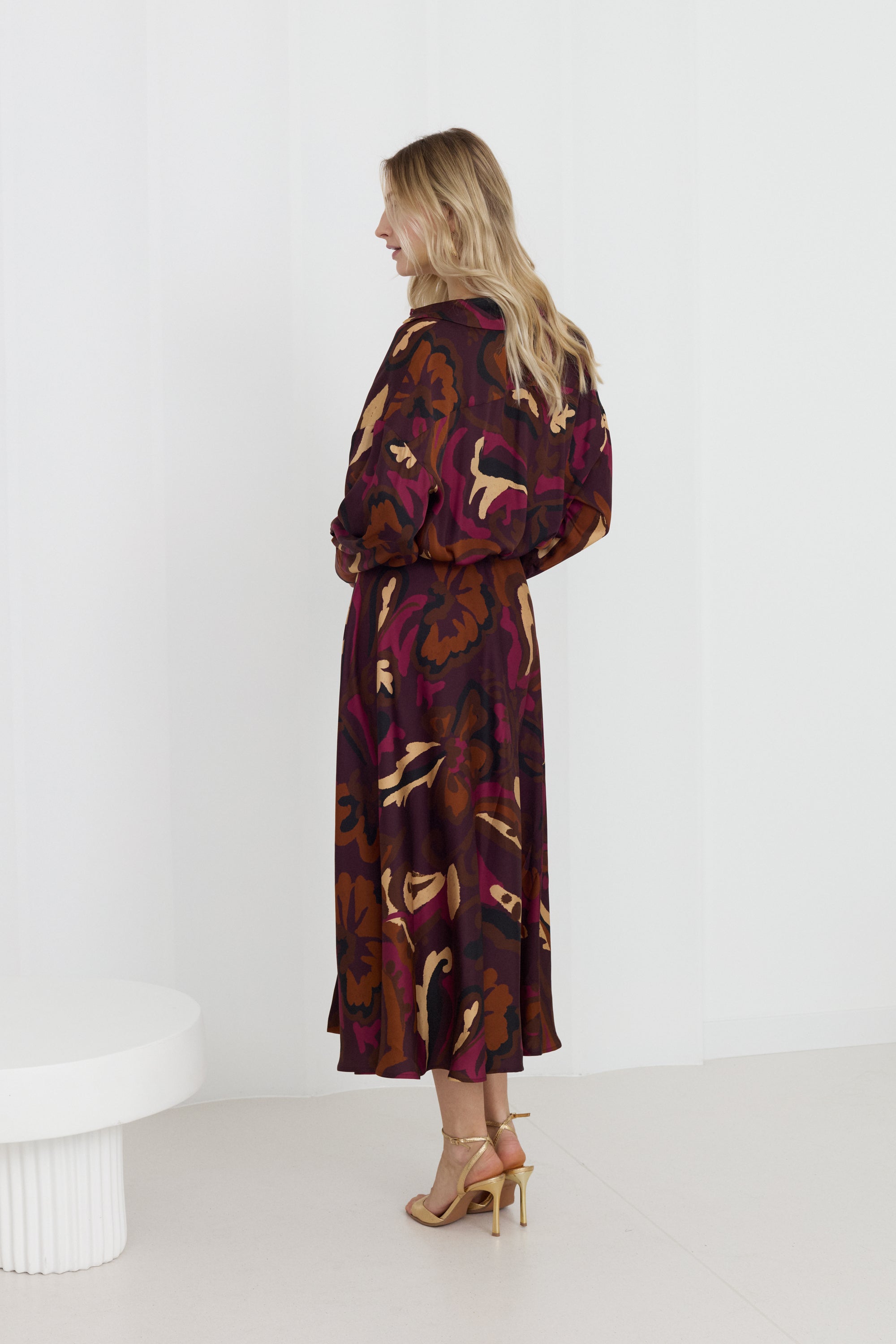 MEGARA Ruda rožinė spausdinta oversize midi marškinių suknelė su kimono rankovėmis