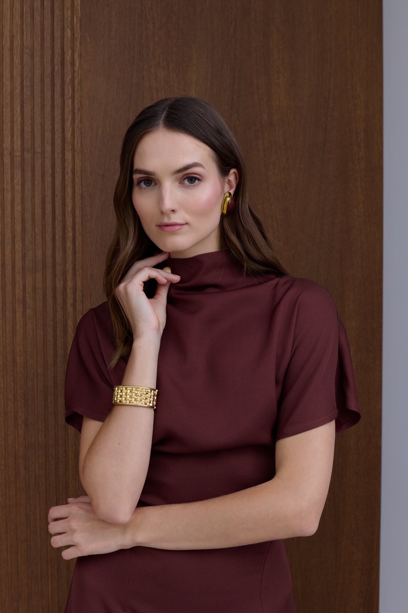 TORI Burgundiška struktūrizuota midi suknelė