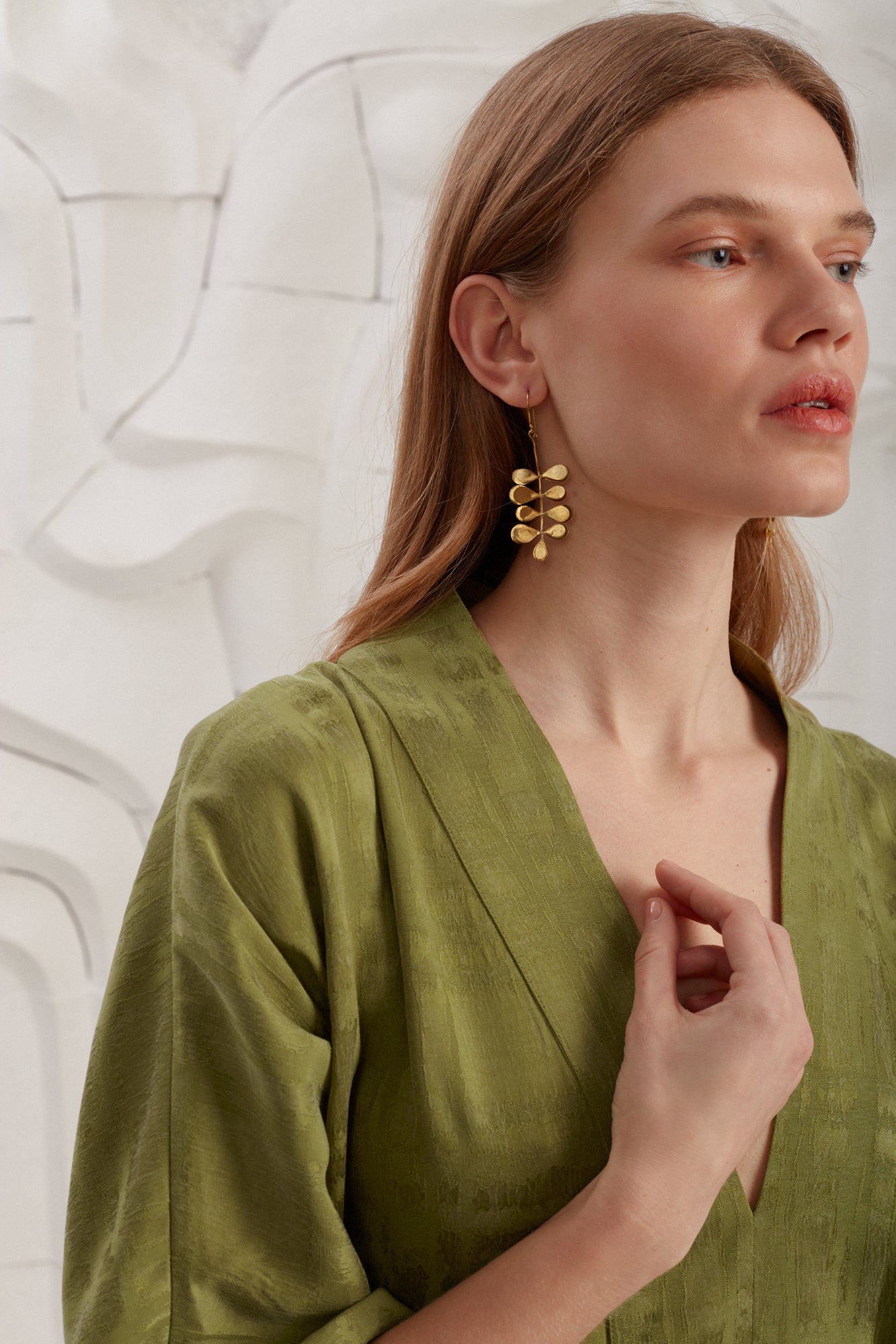 PALOMA Alyvuogių žalia Kupro audinio kimono midi suknelė