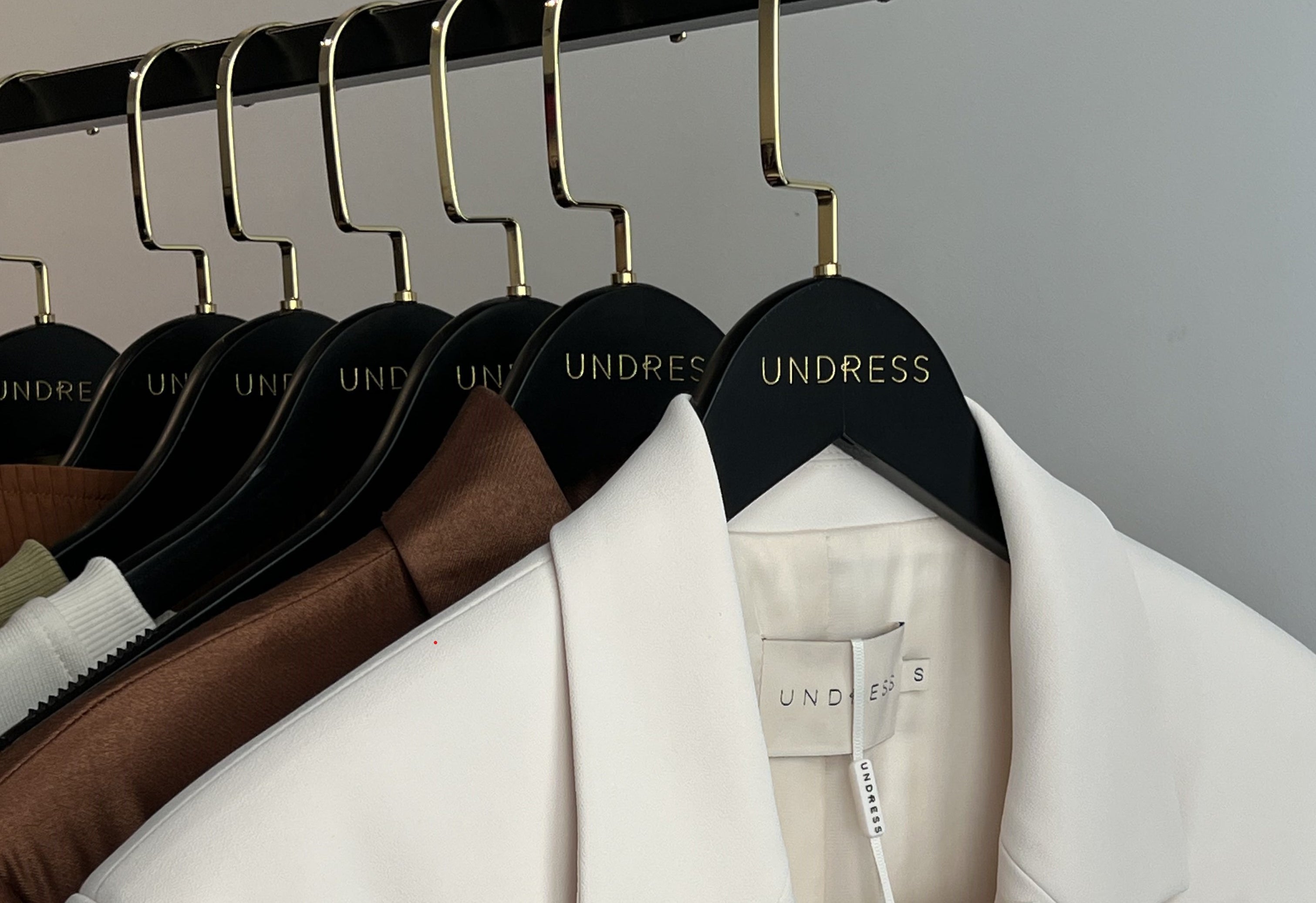 UNDRESS MATAVIMOSI ETIKETAS