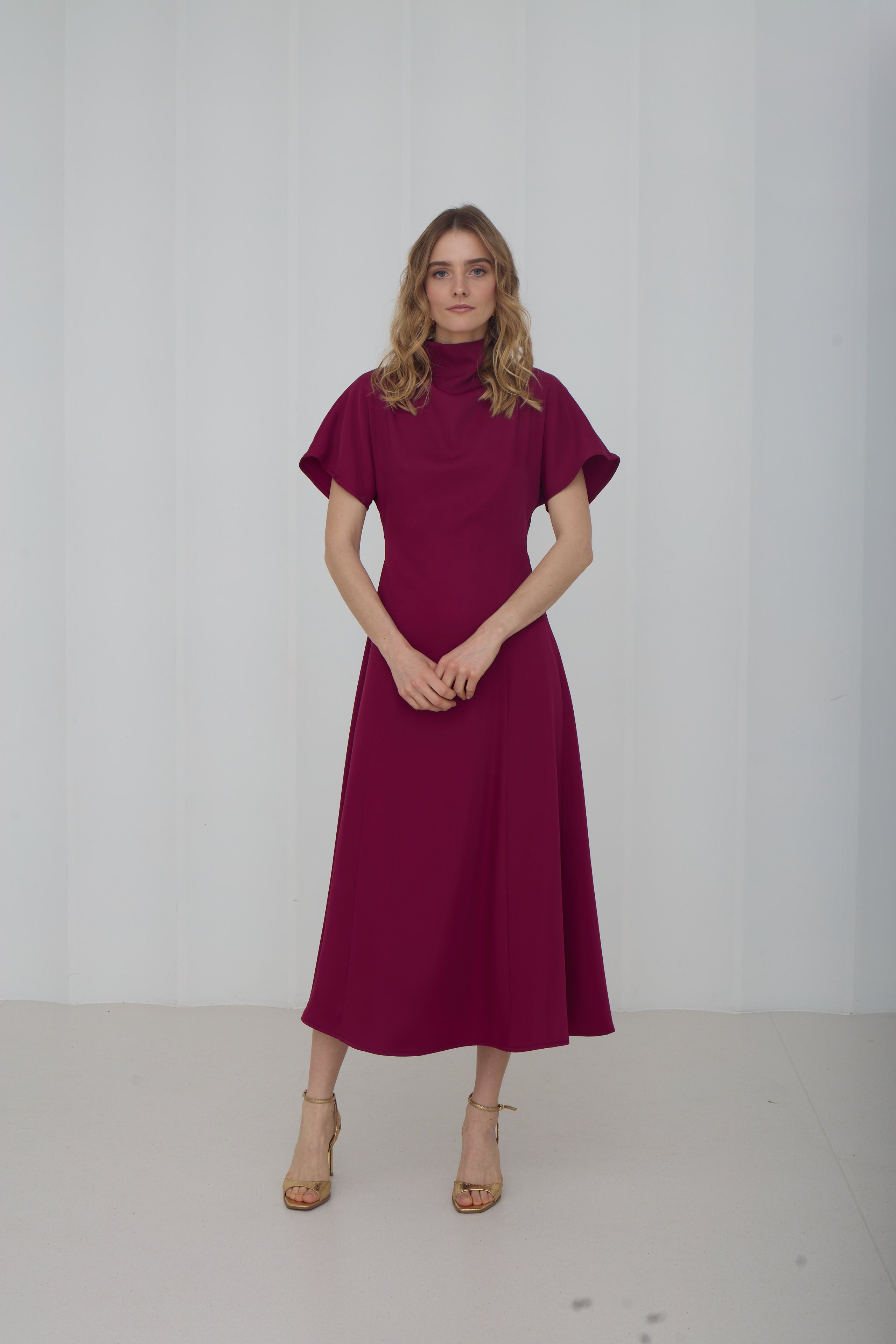 TORI vidutinio ilgio sodriai rožinės spalvos kokteilinė suknelė