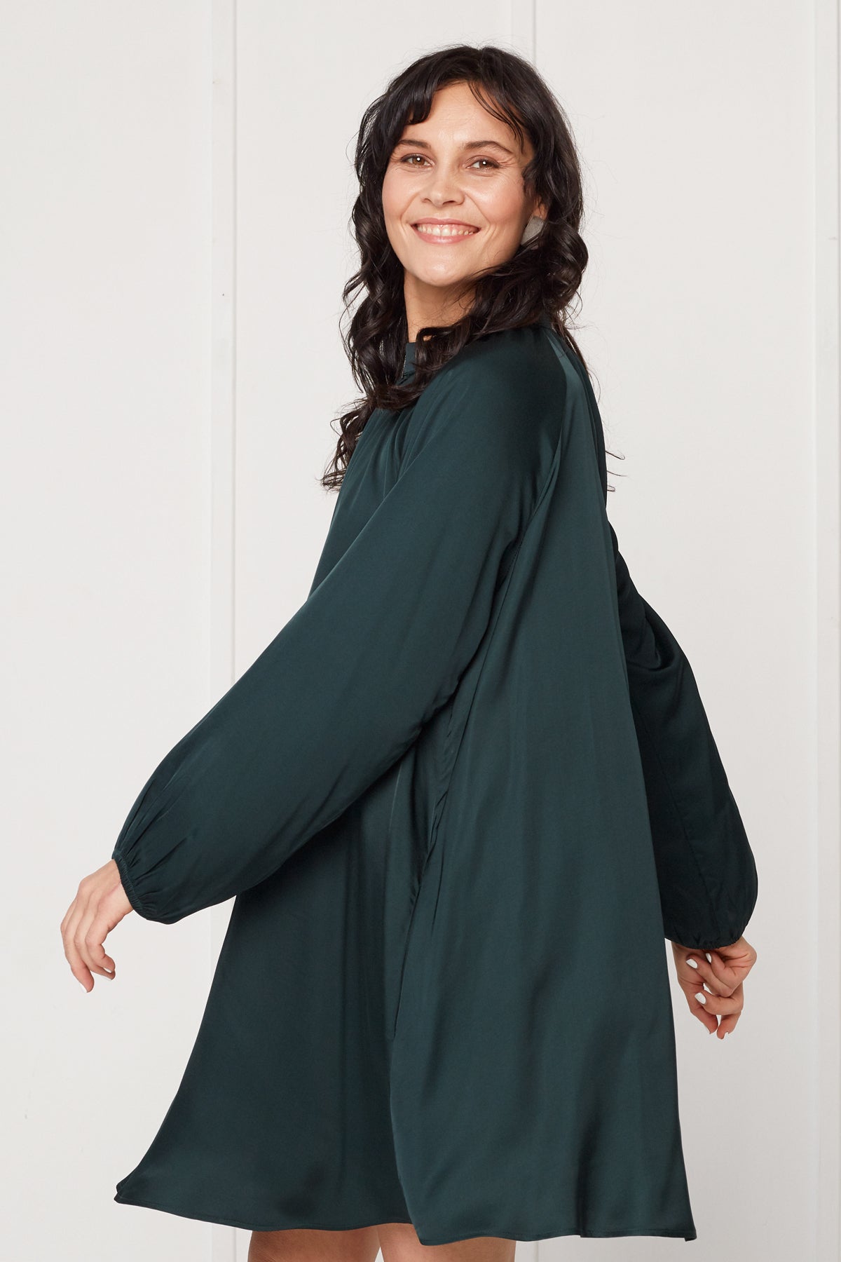 LILA fluttering midi dress in dark green