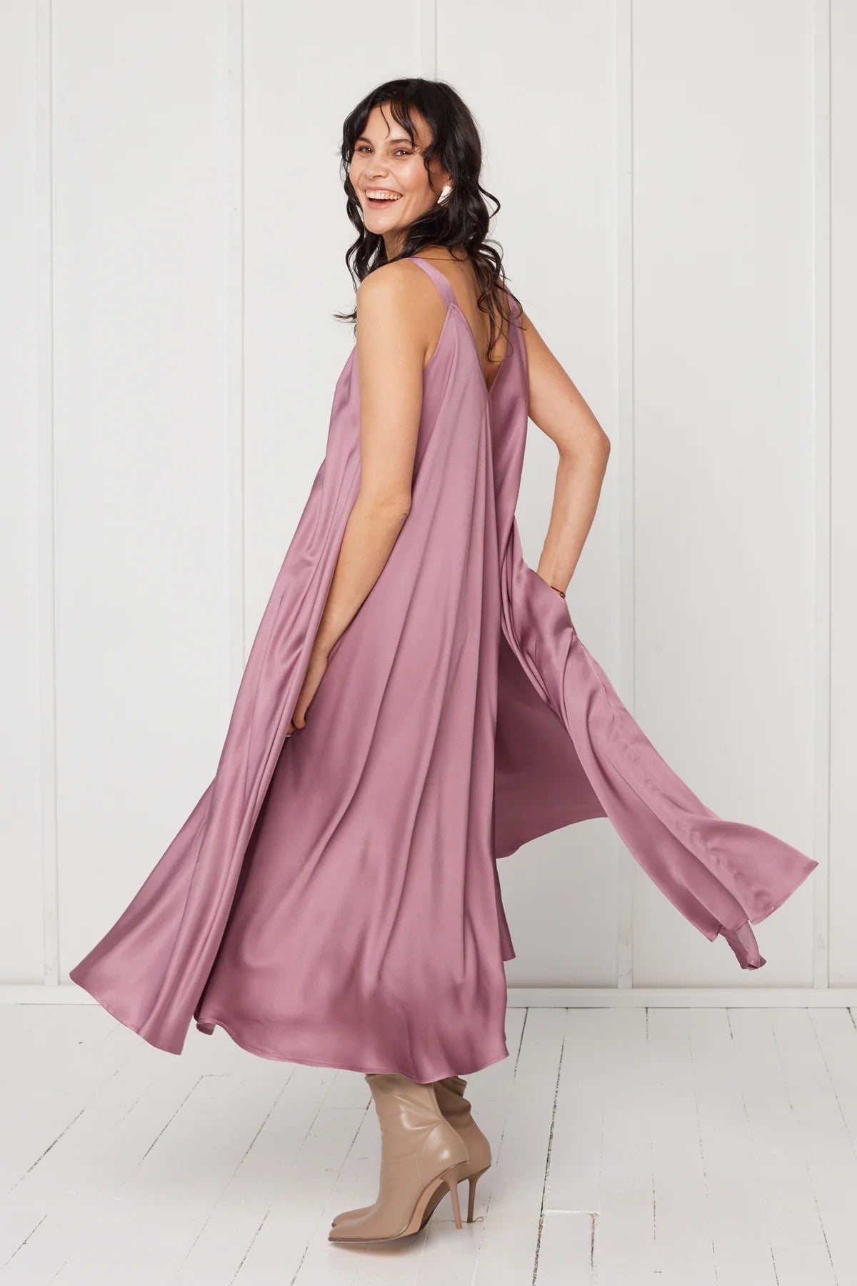 MONA fluttering midi dress in purple