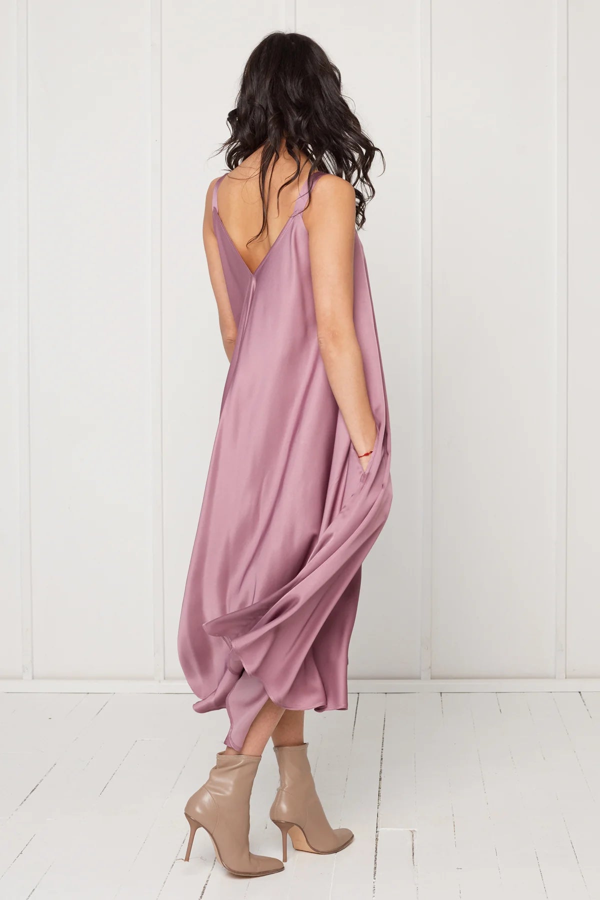 MONA fluttering midi dress in purple
