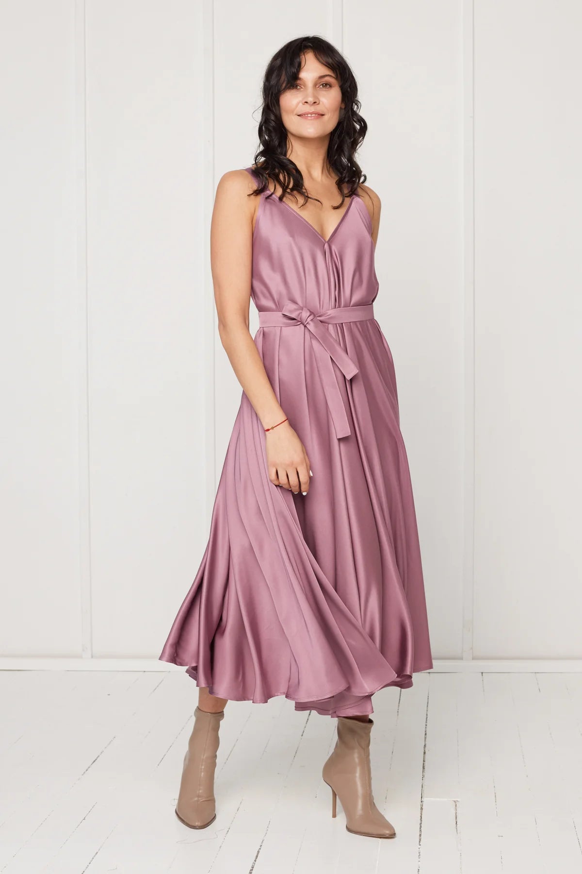 MONA fluttering midi dress in purple