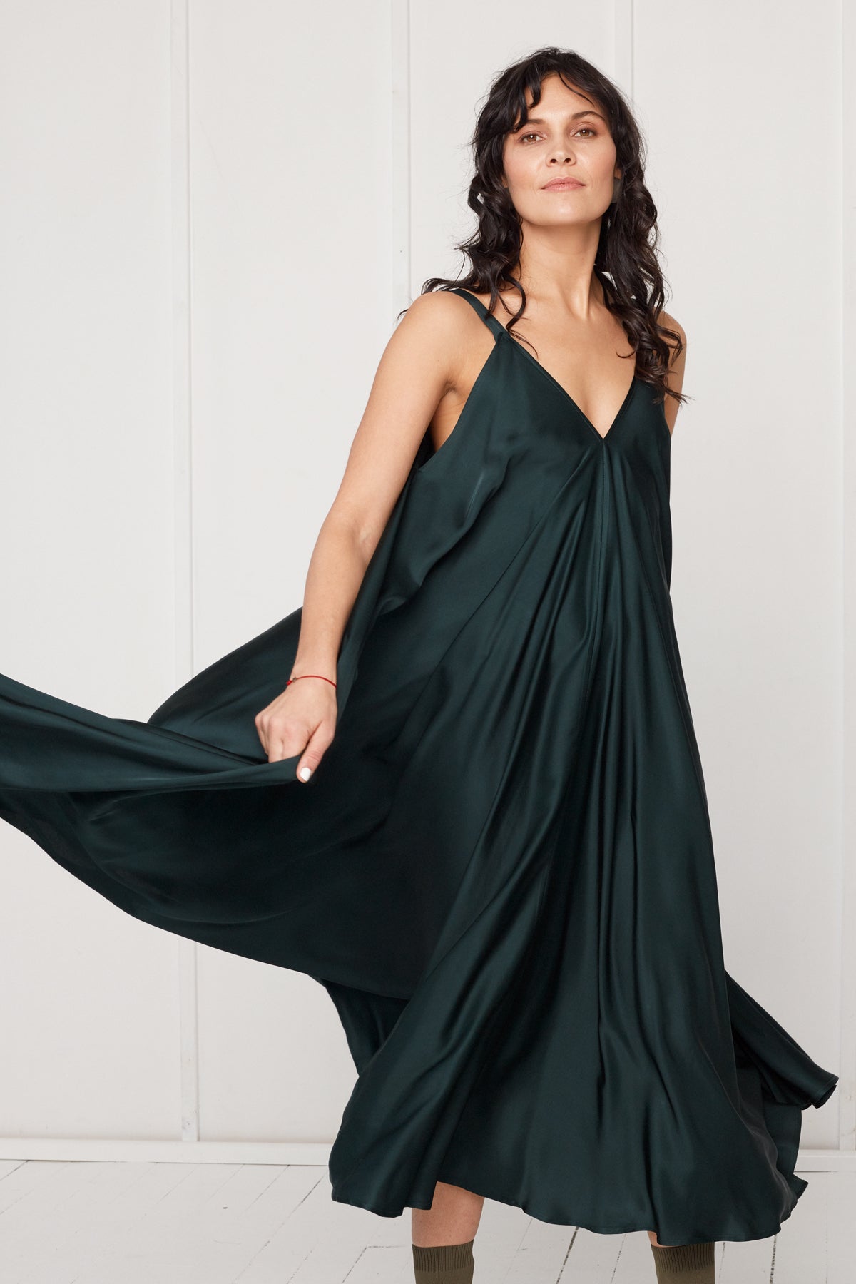 MONA fluttering midi dress in dark green