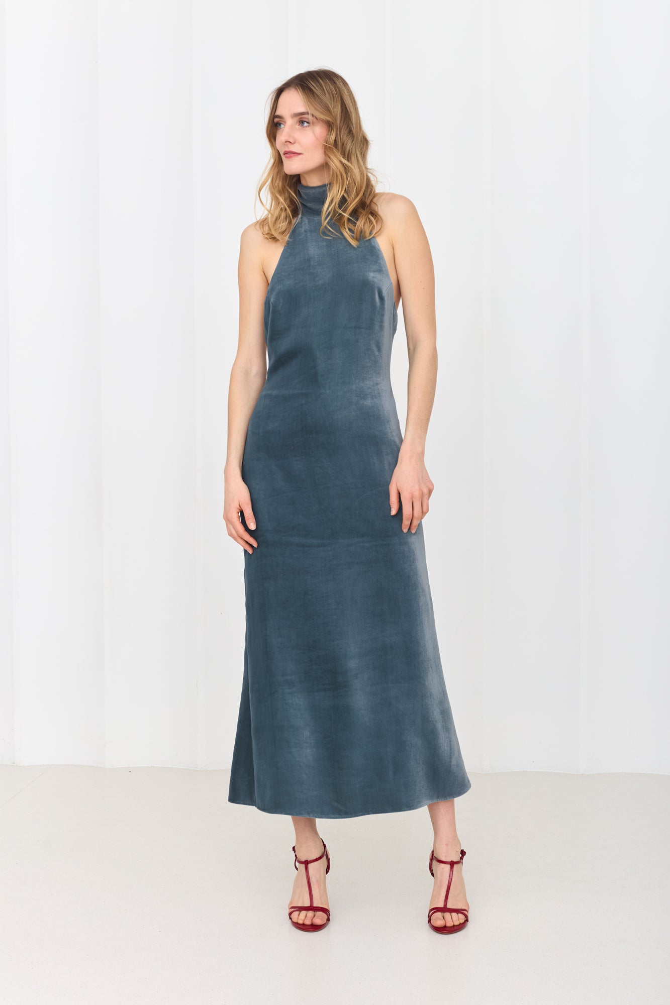 SANDI Sky Blue Velvet Open-Back Midi Dress