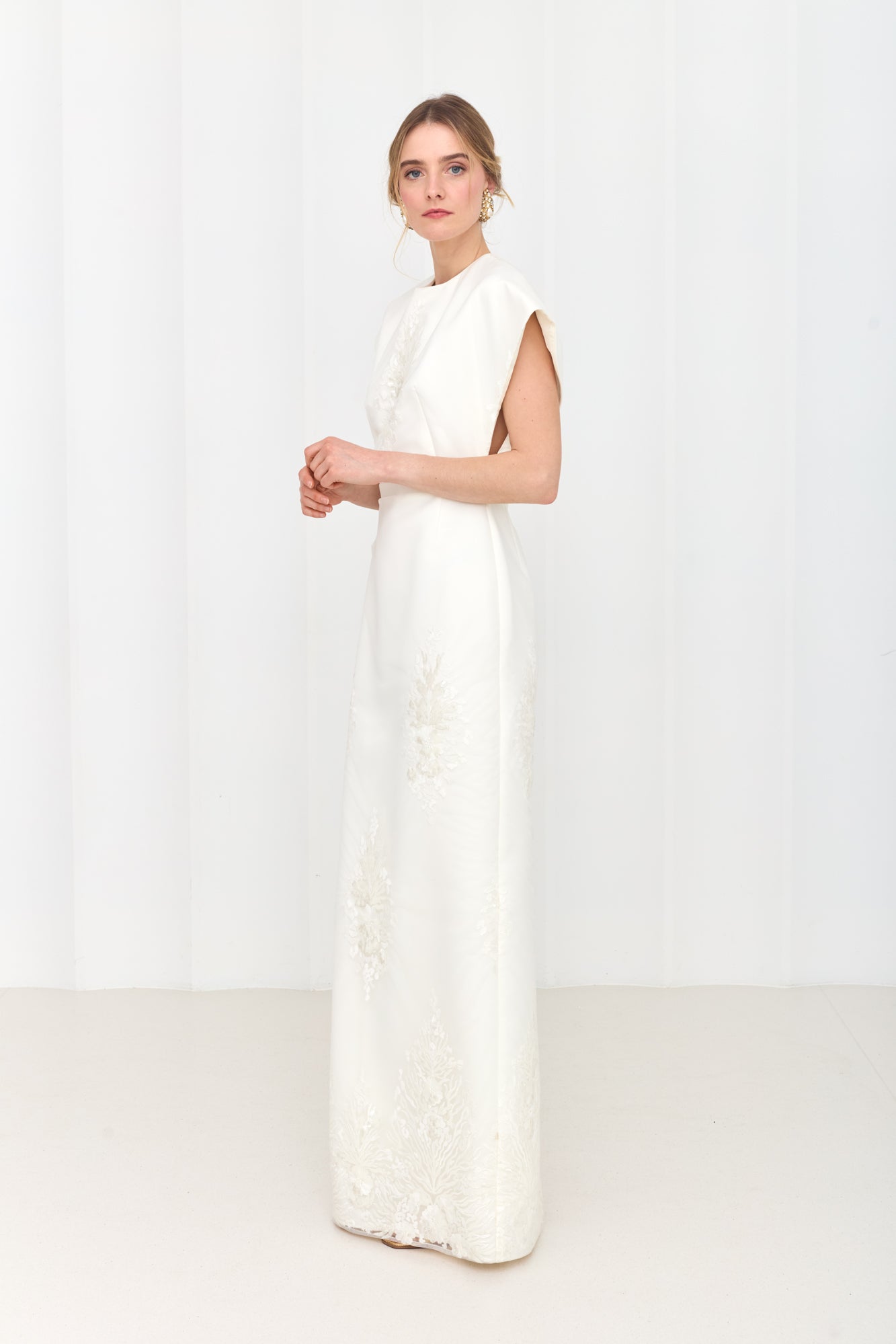 MANTAGA Structured Elegance Maxi Wedding Dress