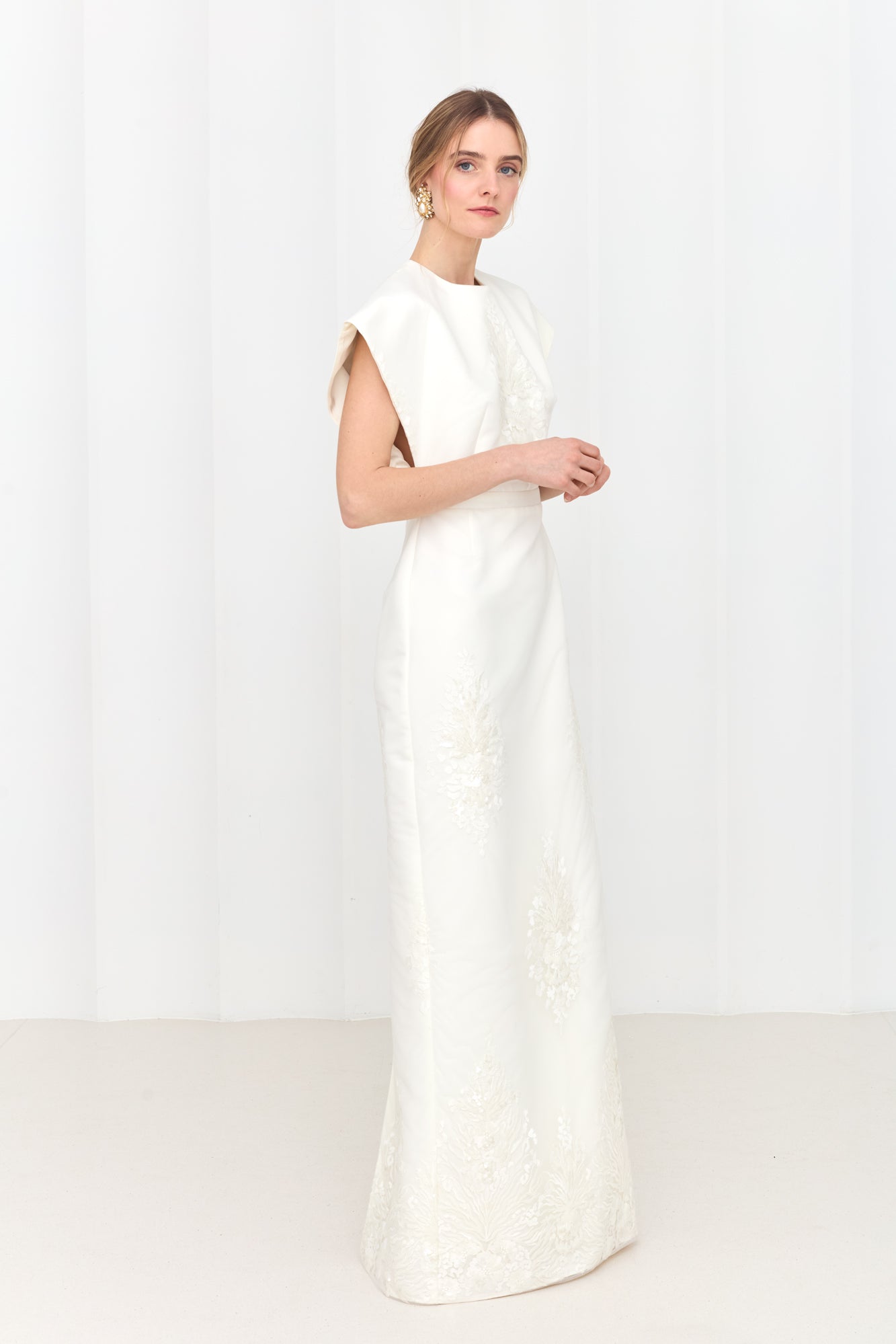 MANTAGA Structured Elegance Maxi Wedding Dress