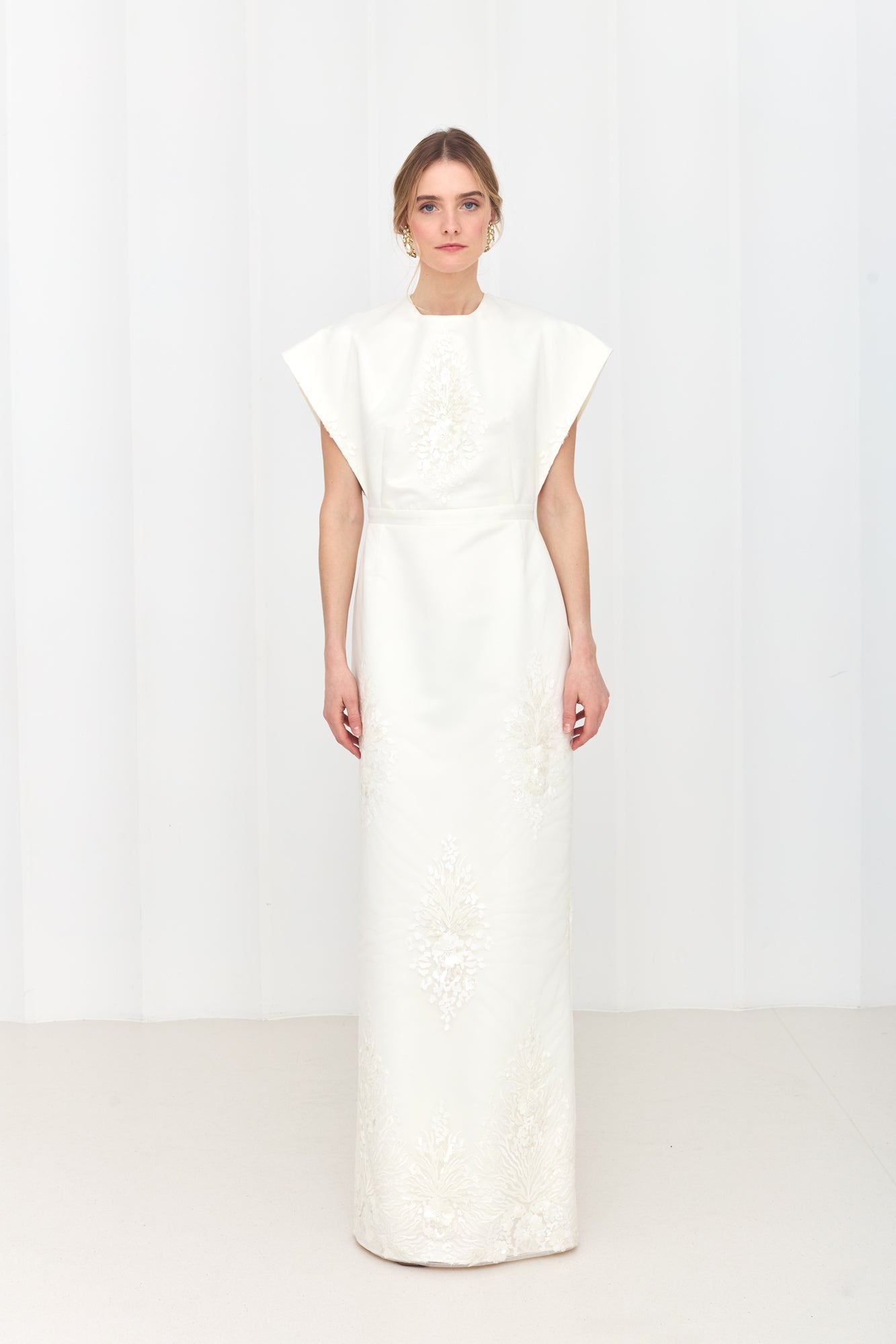 MANTAGA Structured Elegance Maxi Wedding Dress