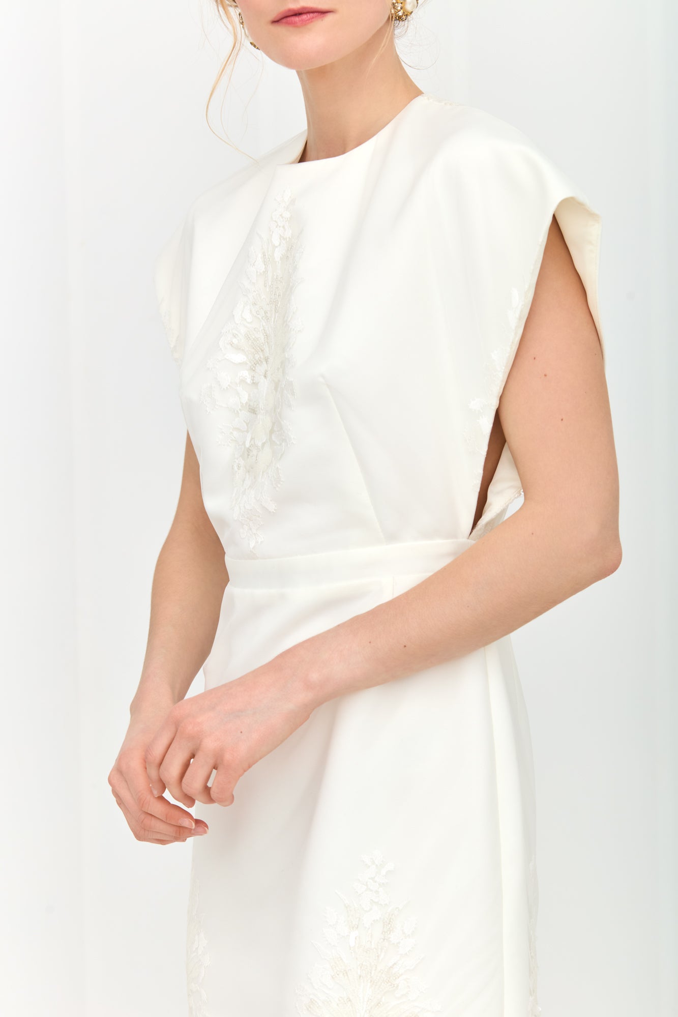 MANTAGA Structured Elegance Maxi Wedding Dress