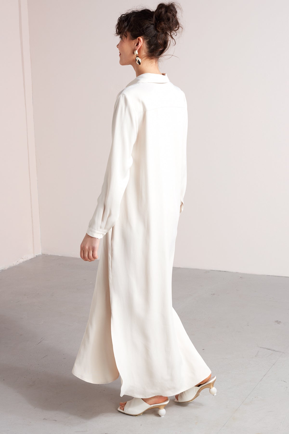 ZUMA A silhouette midi shirt dress in pearl white
